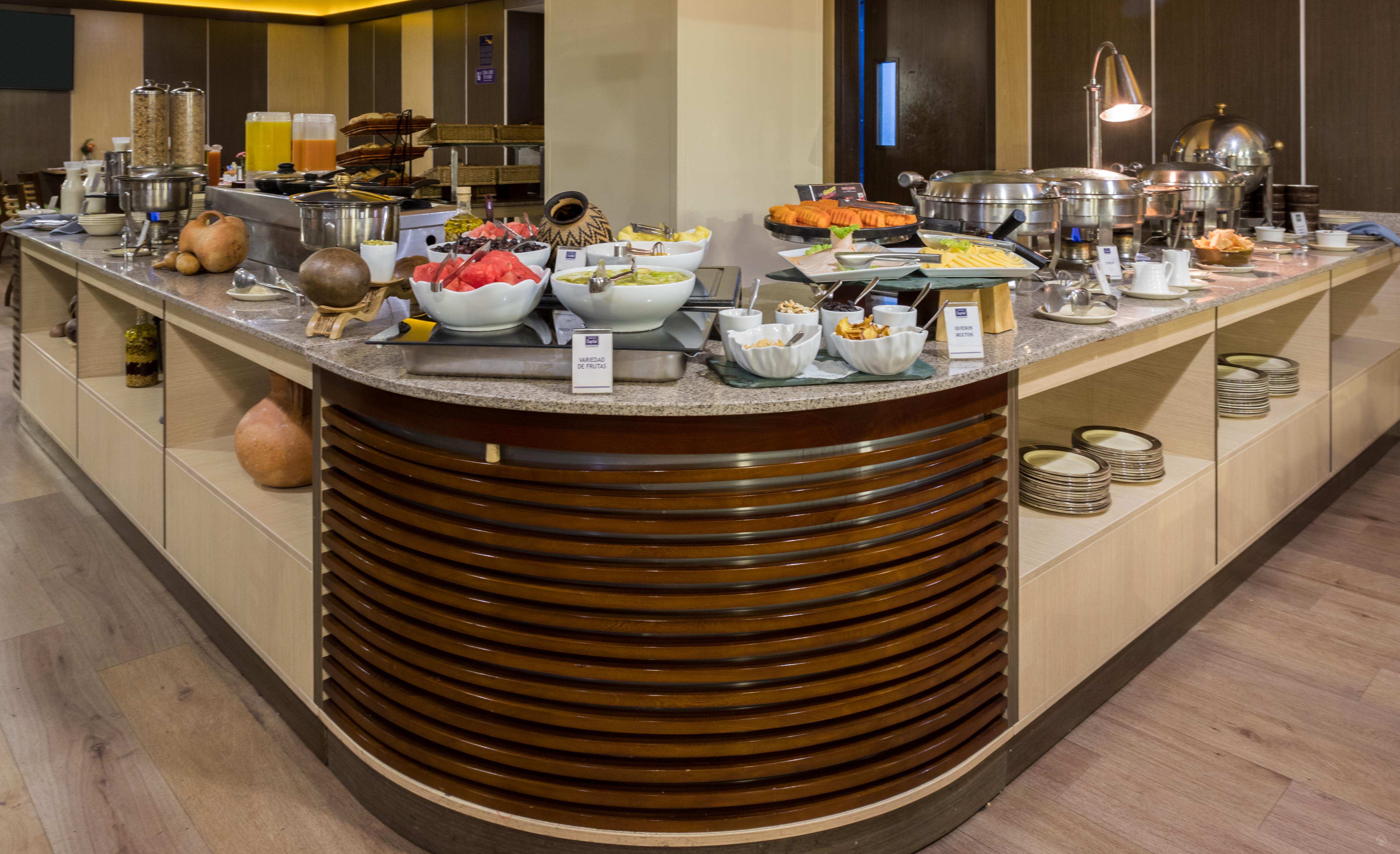 فندق جي إتش إل كابيتال بوغوتا المظهر الخارجي الصورة A buffet at a hotel