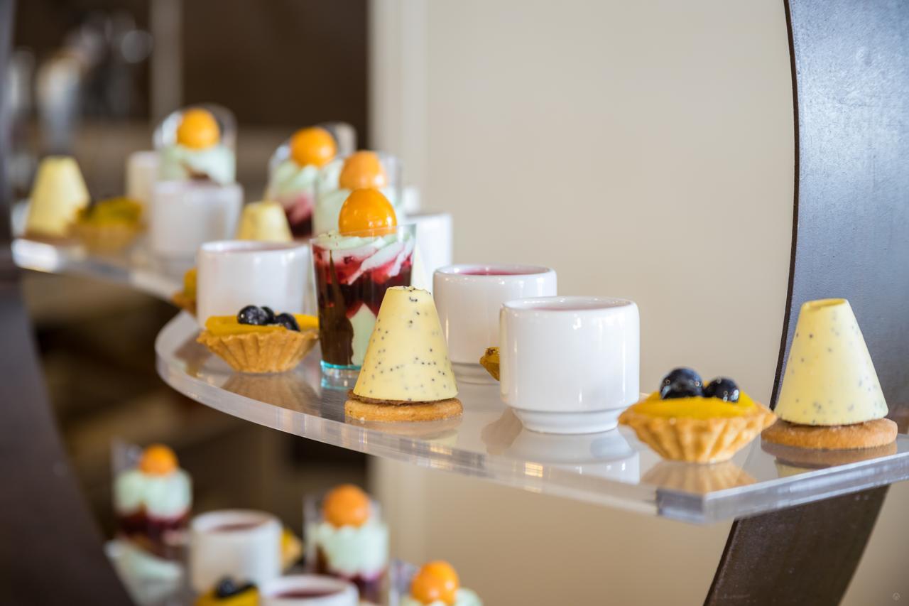 فندق جي إتش إل كابيتال بوغوتا المظهر الخارجي الصورة A selection of desserts